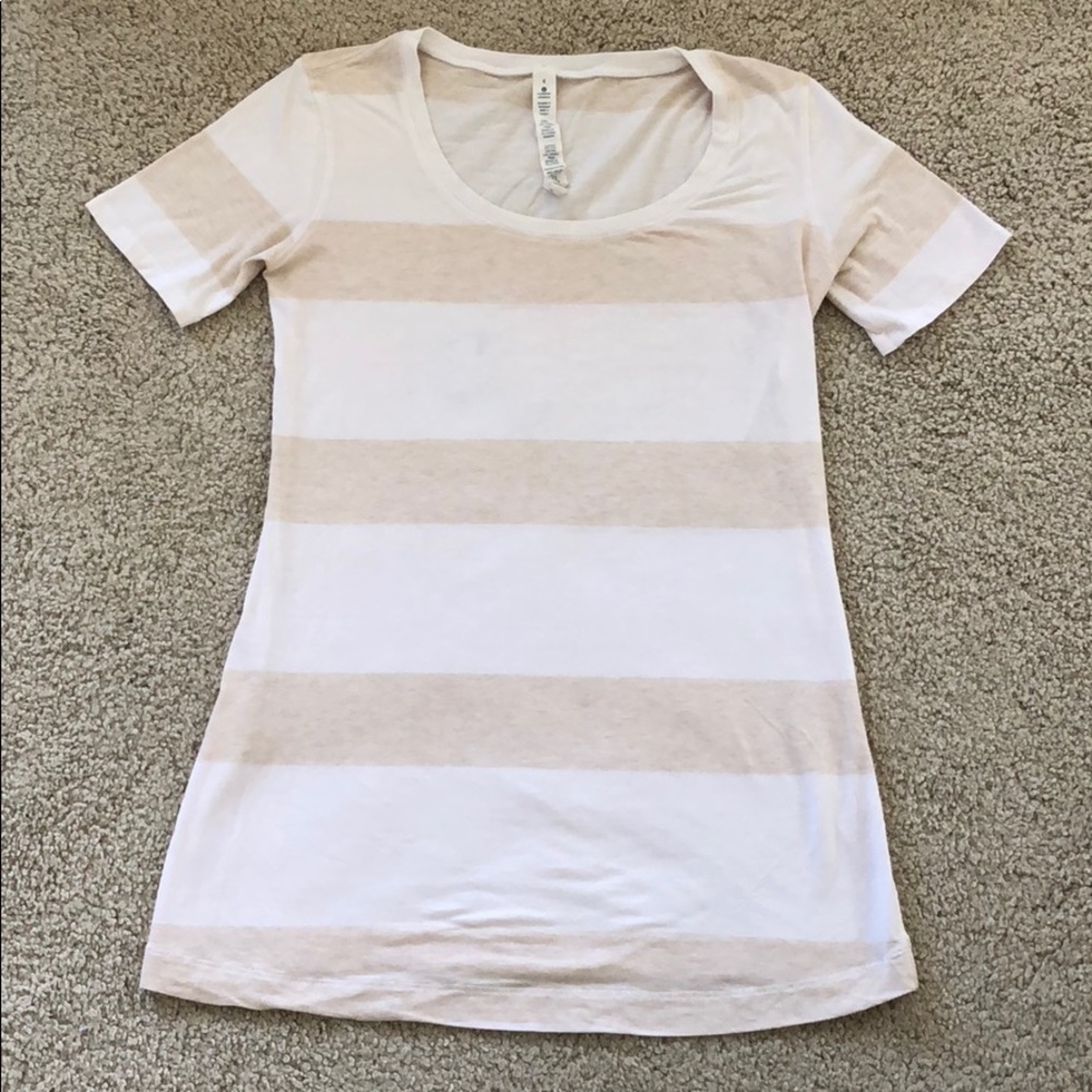 Lululemon short sleeved top